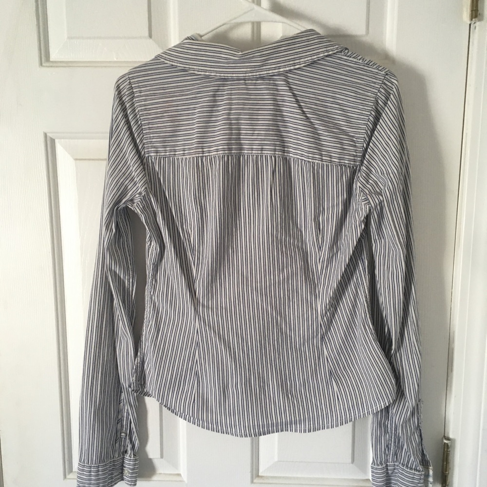 Hollister Girls Long Sleeved Button Up - Picture 3 of 6